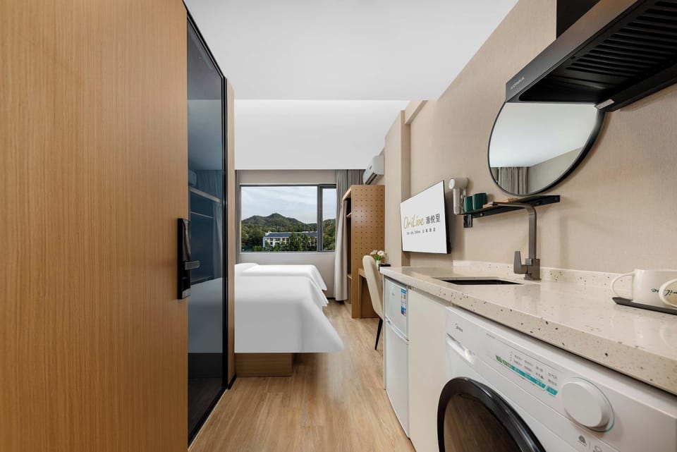 Twin Room, Hill View | Desk, laptop workspace, blackout drapes, WiFi (free)