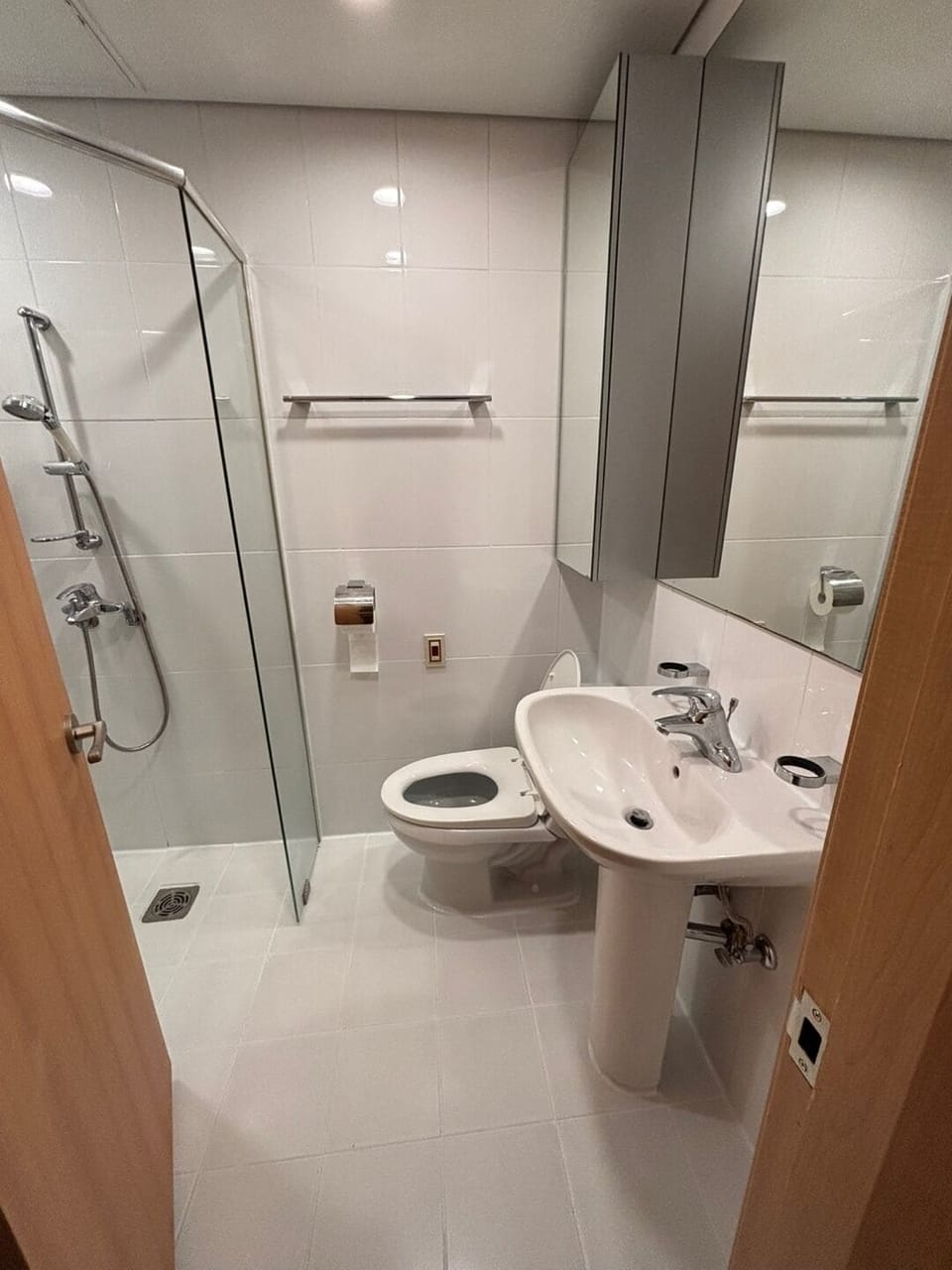 Family Triple Room, Partial Ocean View | Bathroom | Shower, free toiletries, hair dryer, slippers