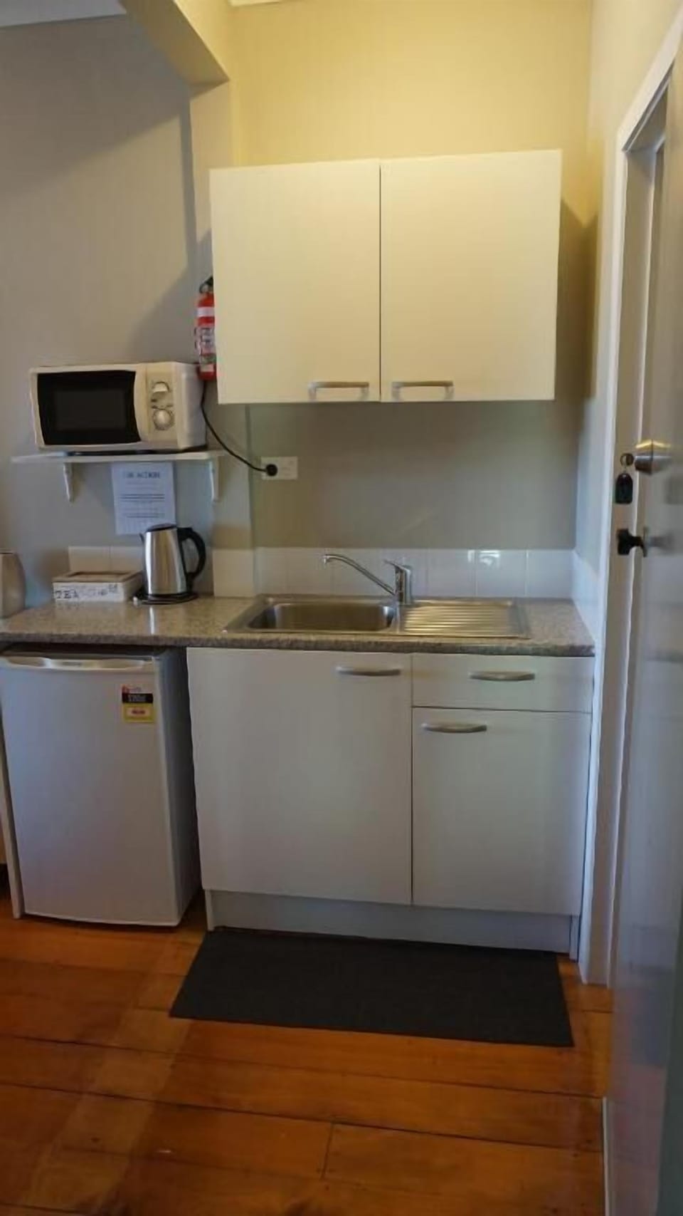 Deluxe Double Room, Private Bathroom, Sea View | Private kitchen | Mini-fridge, microwave, oven, stovetop