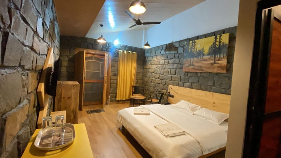Deluxe Room | Rollaway beds, free WiFi, bed sheets