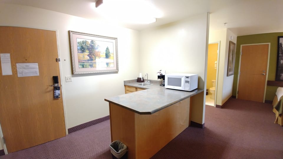 Studio Suite, 2 Queen Beds, Non Smoking | Private kitchenette | Fridge, microwave, coffee/tea maker