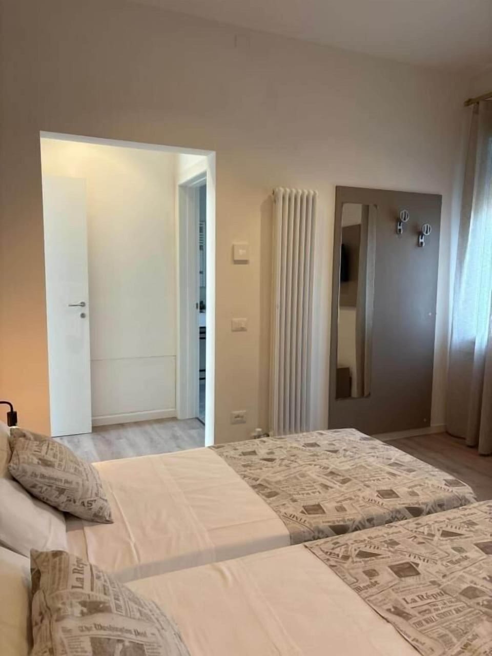 Deluxe Double or Twin Room | Desk, laptop workspace, blackout drapes, soundproofing