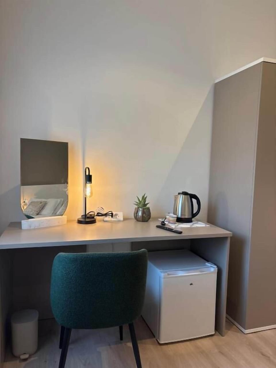 Deluxe Double or Twin Room | Desk, laptop workspace, blackout drapes, soundproofing