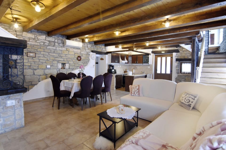 Villa, 3 Bedrooms, Private Pool, Garden View | Living area