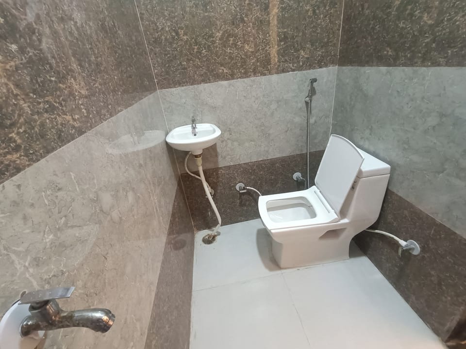 Shower, rainfall showerhead, bidet, towels