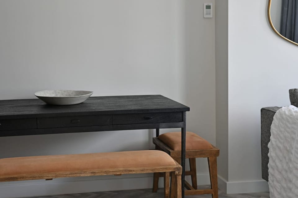 House | 2 bedrooms, desk
