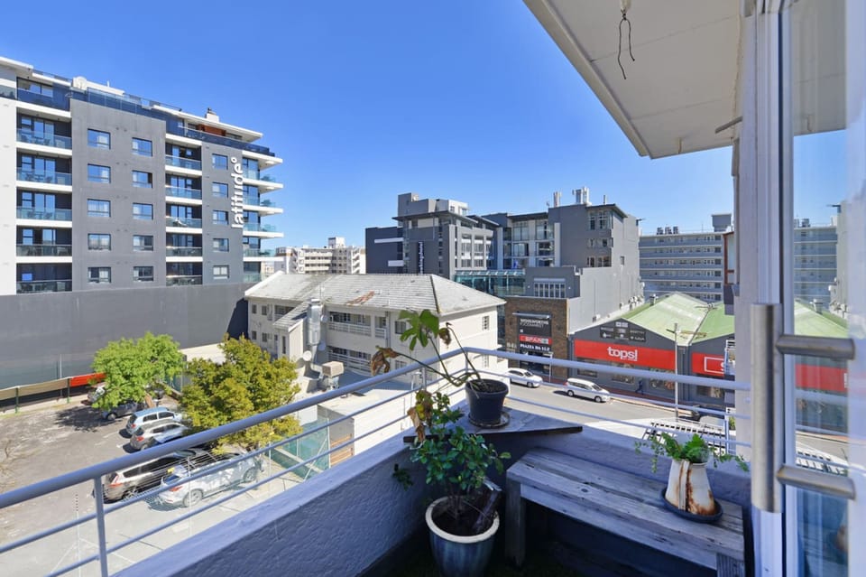 Apartment | 2 bedrooms, desk