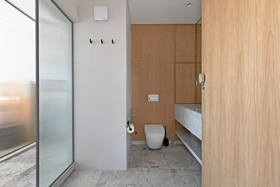 Elegant One Bed Sea Point Mountain Views Apartment in Sea Point