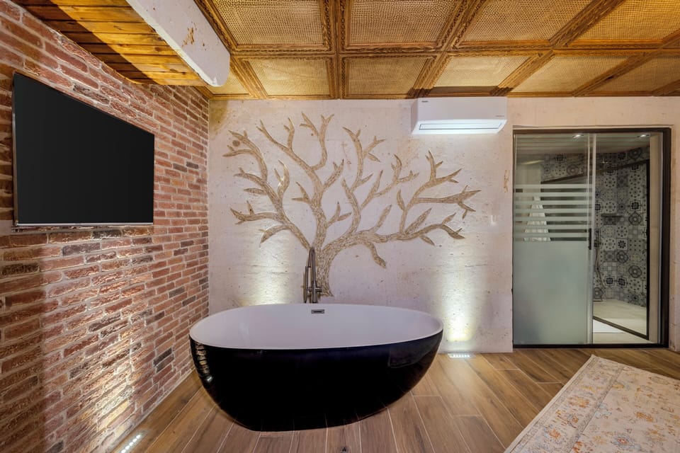 Deluxe Room | Premium bedding, memory foam beds, minibar, soundproofing