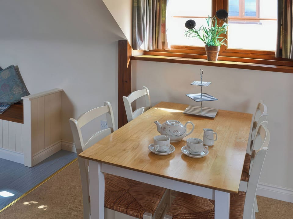 Cottage | Dining