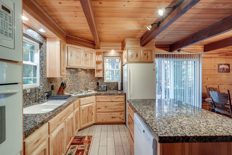 House (4 Bedrooms) | Interior