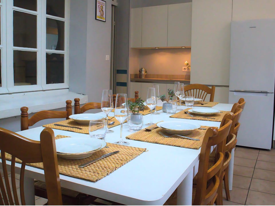 House, 5 Bedrooms, Kitchen, City View | Private kitchen | Full-size fridge, microwave, oven, stovetop
