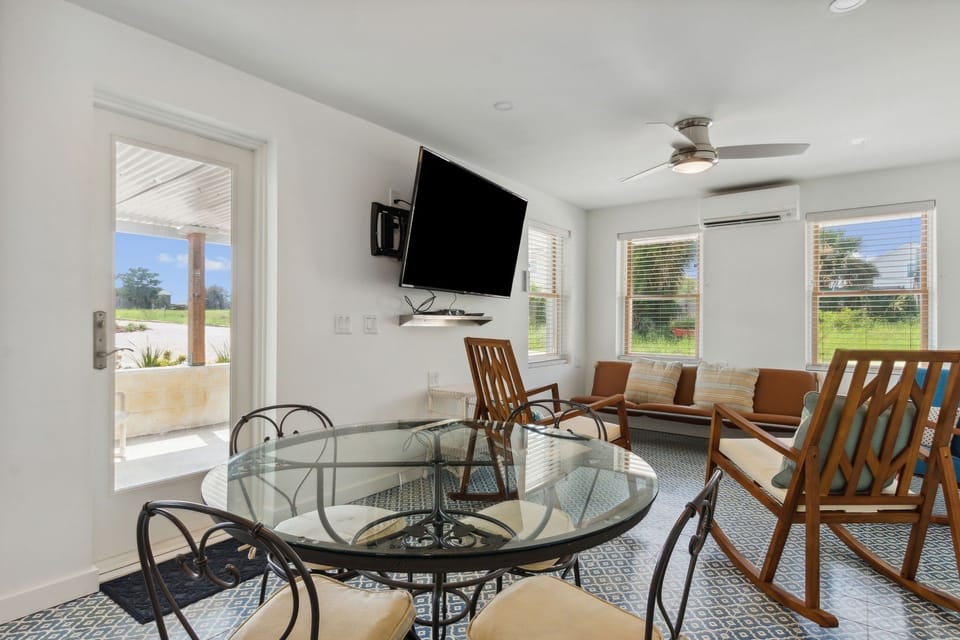 House, 5 Bedrooms | Dining
