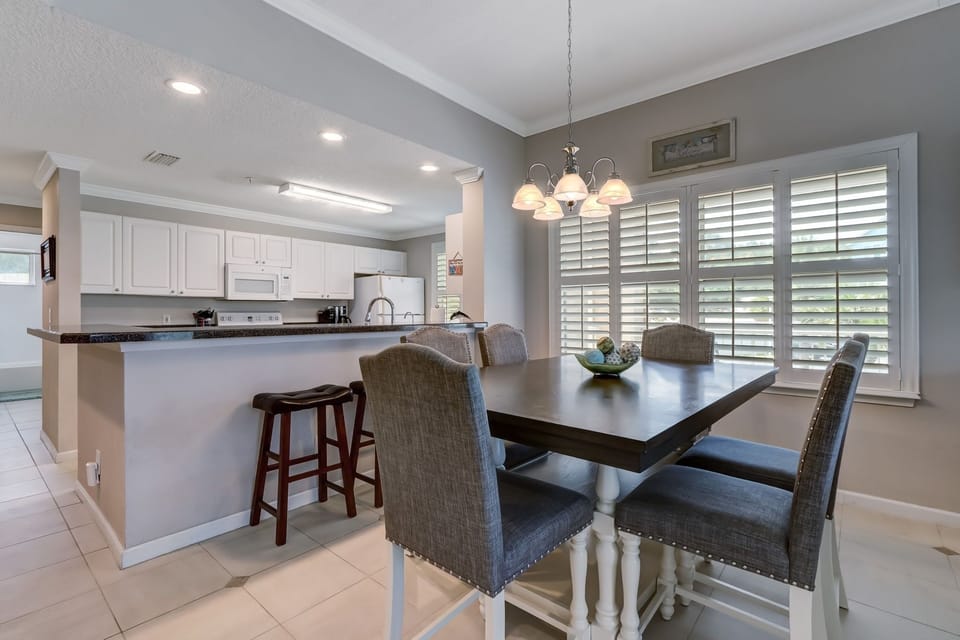 Condo, 3 Bedrooms | Dining