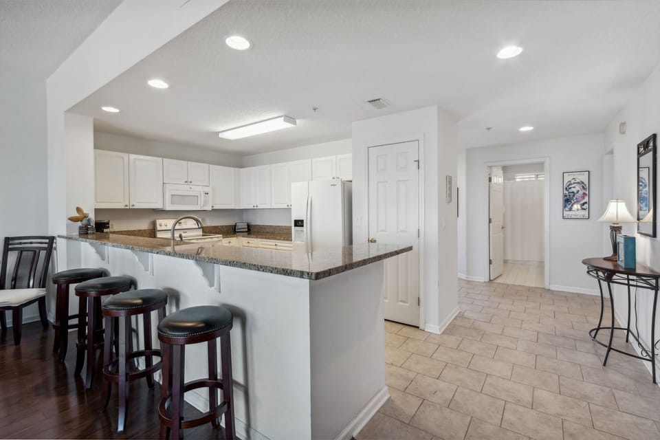 Condo, 2 Bedrooms | Private kitchen | Fridge, oven, coffee/tea maker, toaster