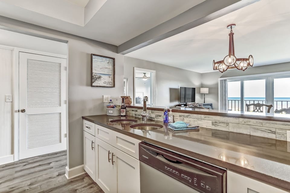 Condo, 2 Bedrooms | Private kitchen | Coffee/tea maker, fridge, oven, toaster