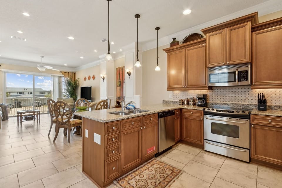 Townhome, 3 Bedrooms | Private kitchen | Coffee/tea maker, fridge, oven, toaster