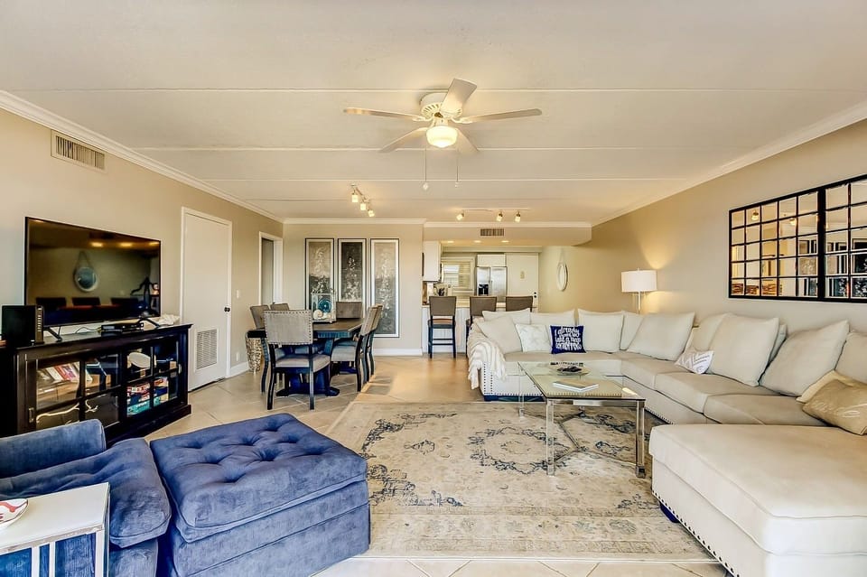 Condo, 3 Bedrooms | Living area | Smart TV