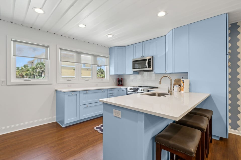 Townhome, 3 Bedrooms | Private kitchen | Fridge, oven, coffee/tea maker, toaster
