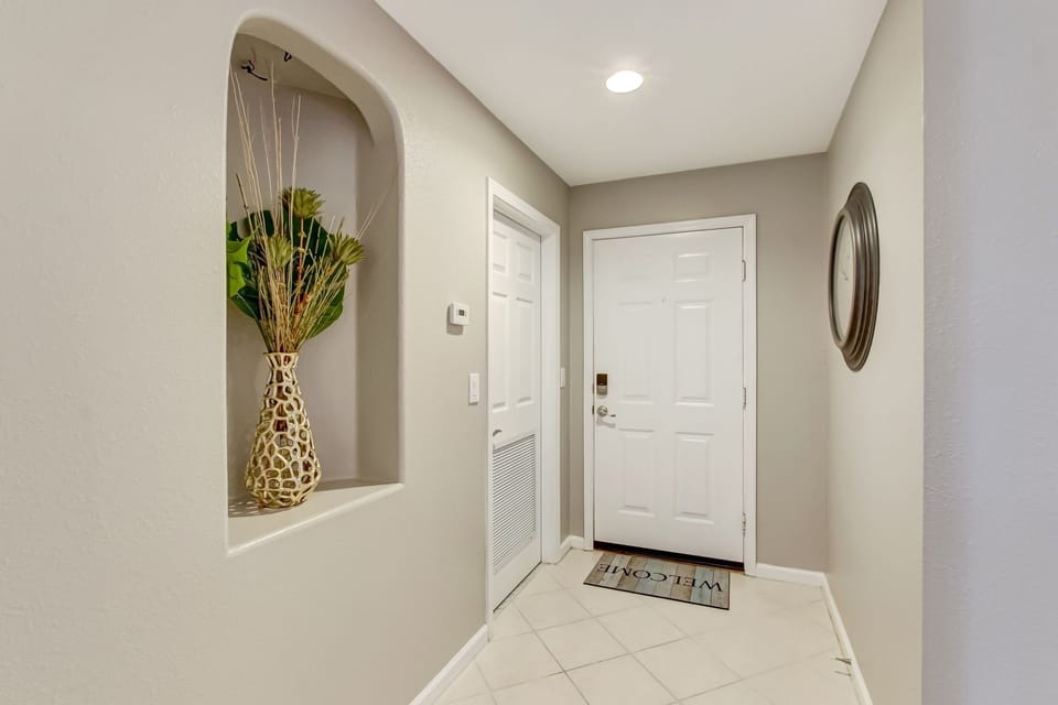 Condo, 2 Bedrooms | Interior