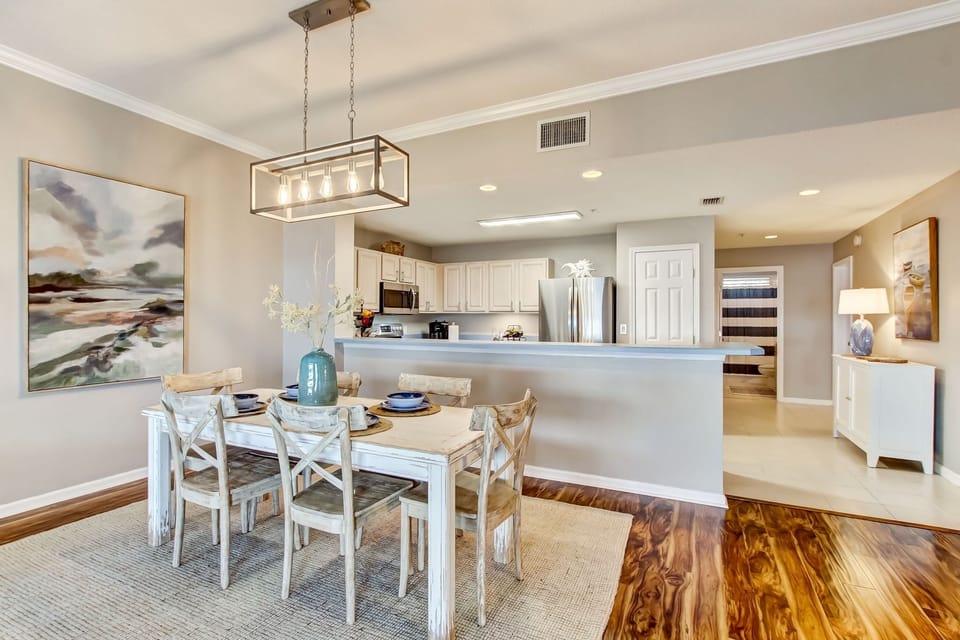 Condo, 2 Bedrooms | Dining