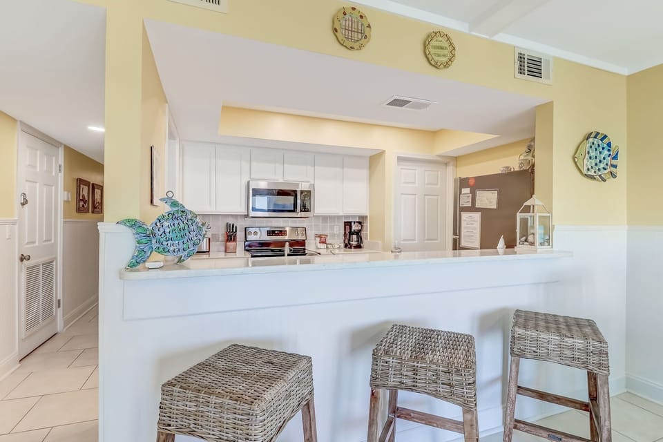 Condo, 2 Bedrooms | Private kitchen | Fridge, oven, coffee/tea maker, toaster