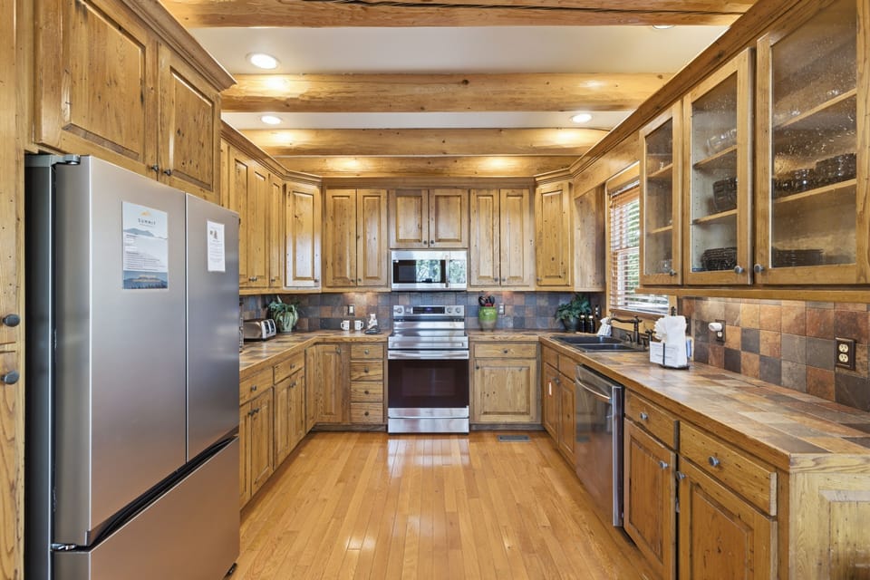 Cabin, 4 Bedrooms | Private kitchen | Coffee/tea maker, fridge, oven, toaster