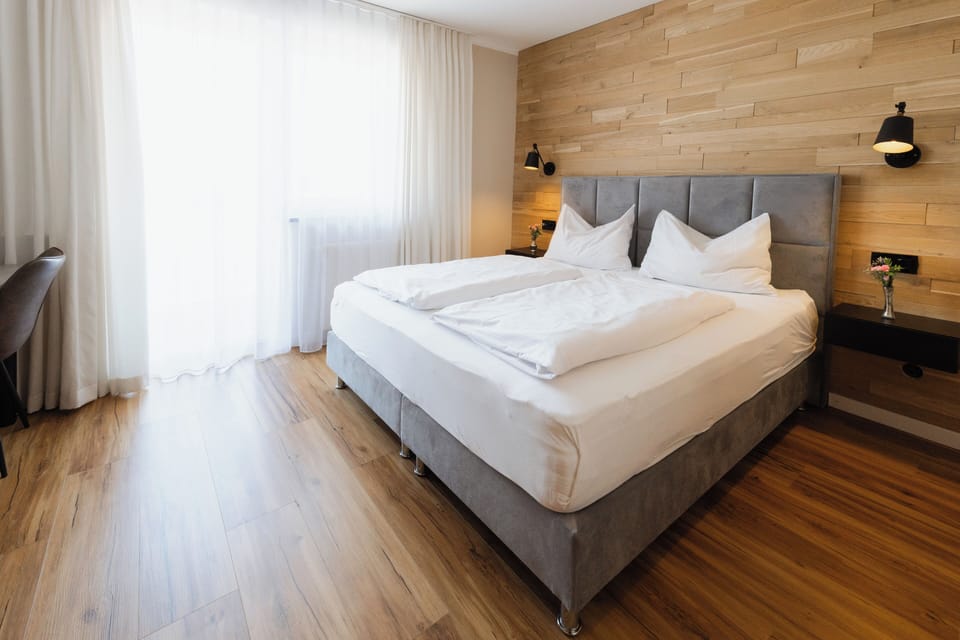 In-room safe, desk, laptop workspace, free WiFi