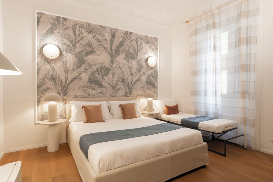 Deluxe Room | Hypo-allergenic bedding, down comforters, desk, laptop workspace