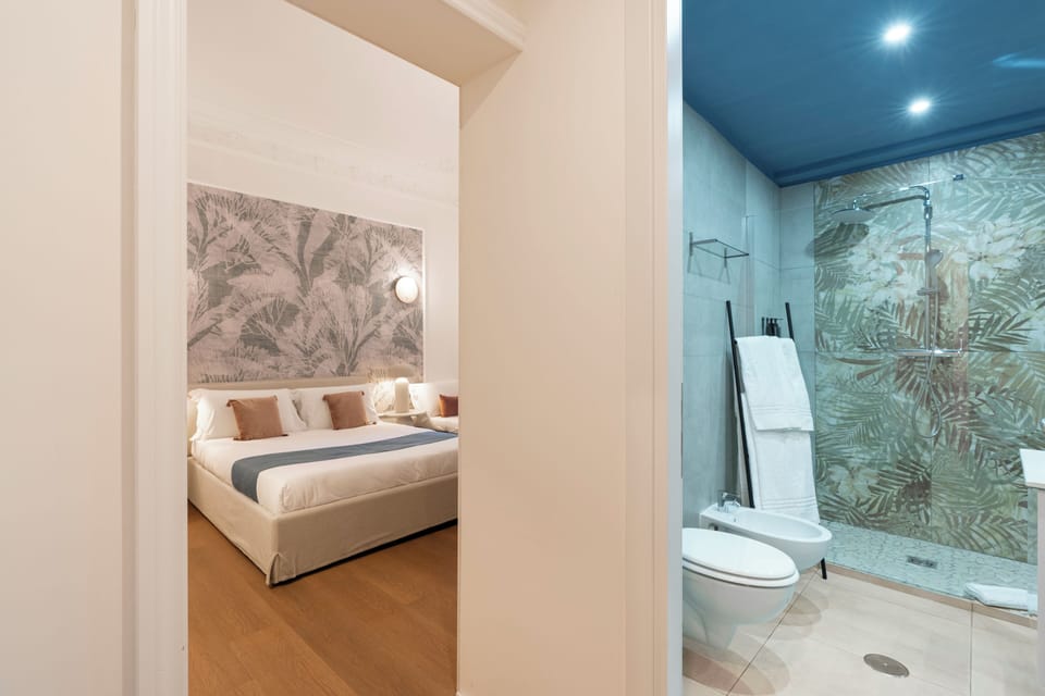 Deluxe Room | Bathroom | Shower, free toiletries, hair dryer, bathrobes