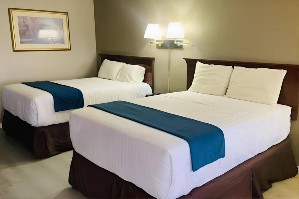 Standard Room, 2 Queen Beds, Non Smoking | Premium bedding, free WiFi, bed sheets