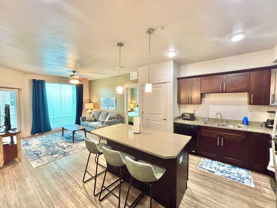 Deluxe Apartment, 2 Bedrooms, Pets Allowed | Interior
