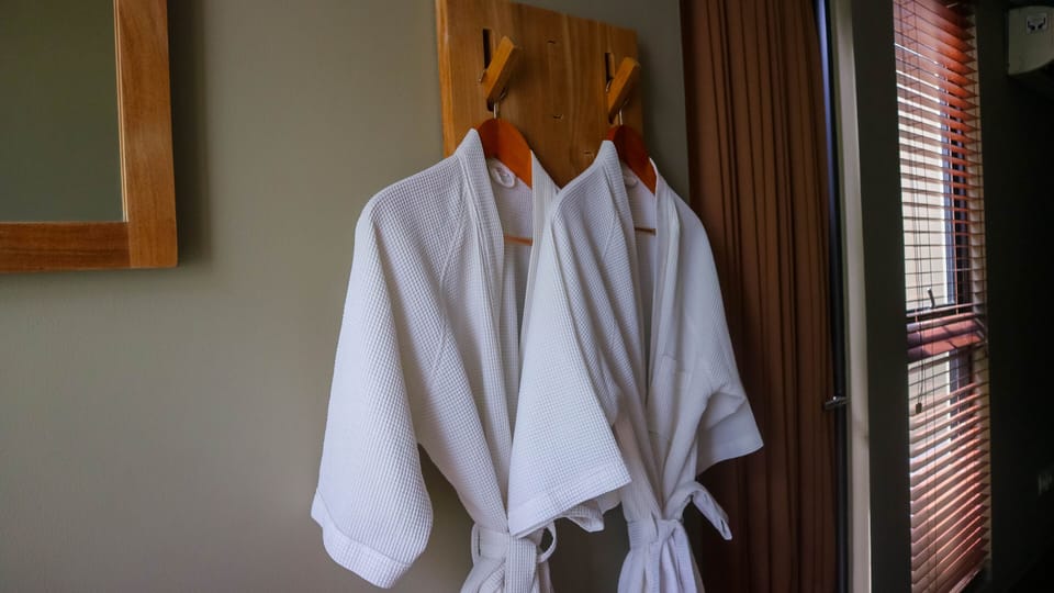 Couples treatment rooms, body treatments, aromatherapy, body scrubs