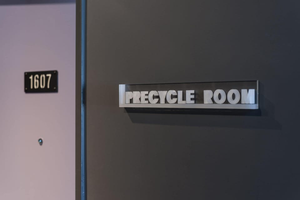 Studio (01) | Premium bedding, in-room safe, soundproofing, free WiFi