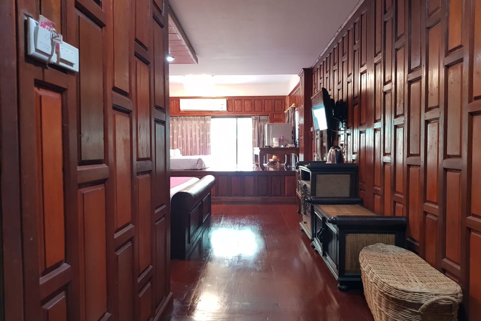Junior Room | Desk, rollaway beds, free WiFi, bed sheets