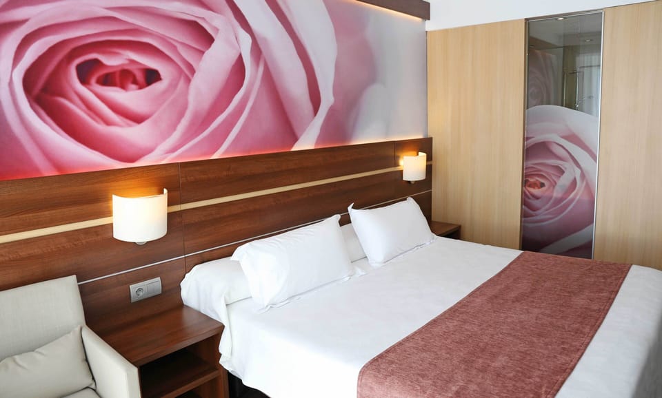 Double Room, Pool View | Premium bedding, minibar, in-room safe, desk