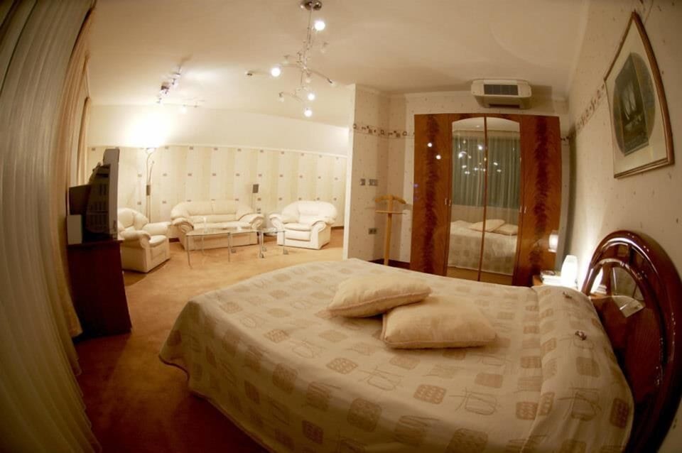 Deluxe Studio, City View | Minibar, desk, soundproofing, free WiFi