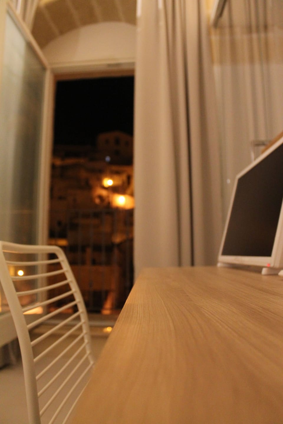 Standard Double Room, Balcony, City View | Interior