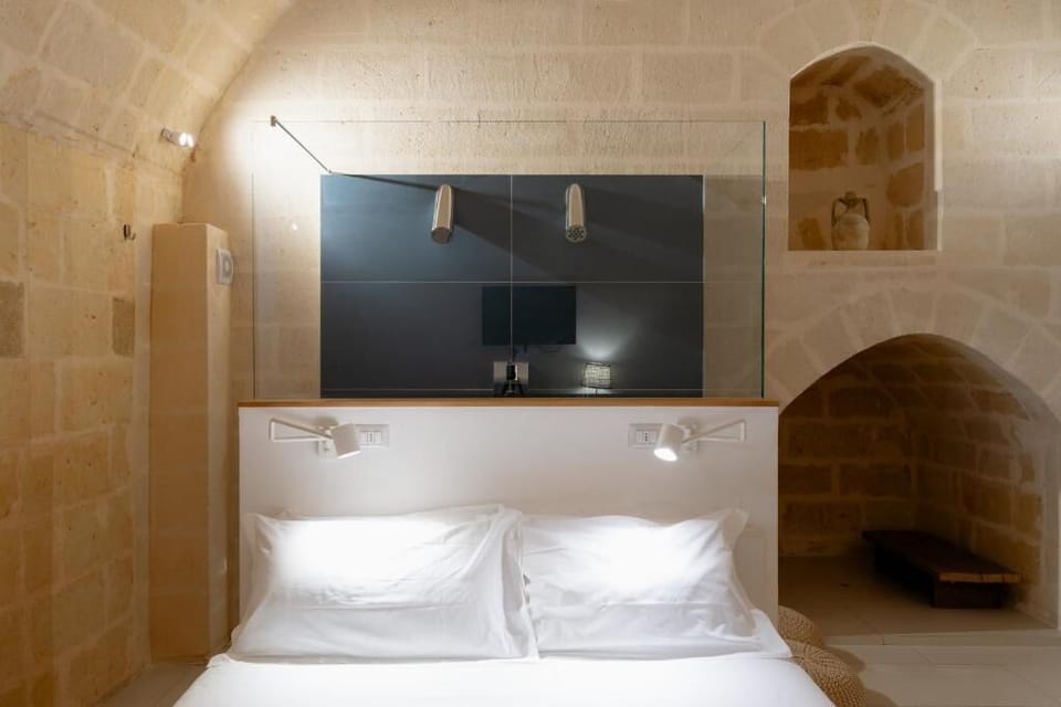 Superior Double Room, Patio, Courtyard View | Minibar, desk, free WiFi, bed sheets