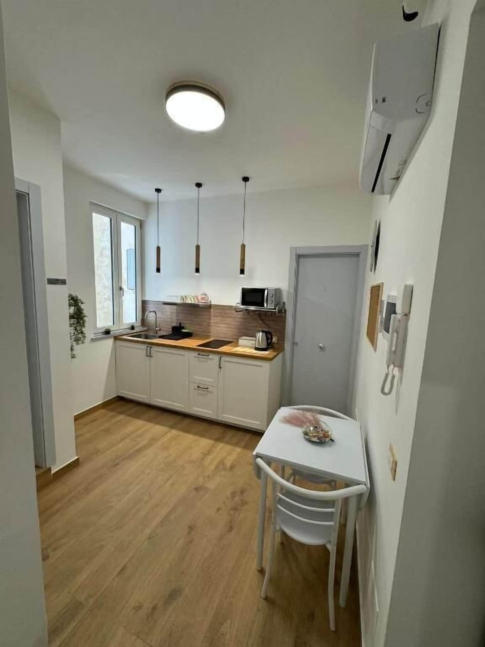 Full-size fridge, microwave, electric kettle, paper towels