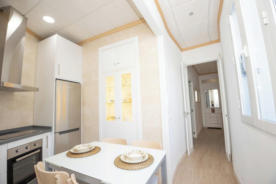 Deluxe Studio, 2 Bedrooms, Smoking | Interior