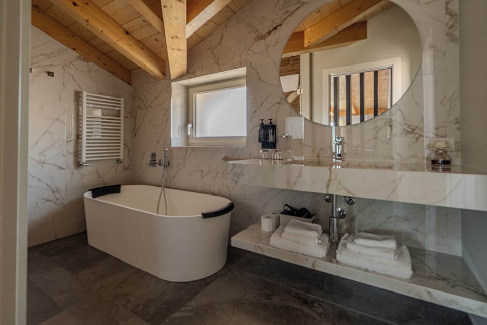 Deluxe Double Room, Balcony, Mountain View | Bathroom | Bathrobes, bidet