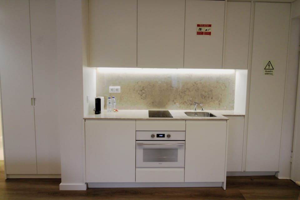 Standard Studio | Private kitchen | Mini-fridge, microwave, oven, stovetop