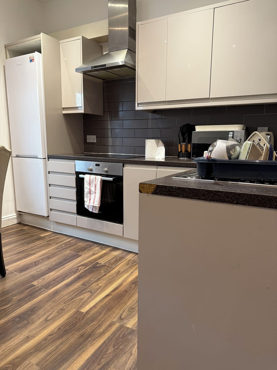 Full-size fridge, microwave, oven, cookware/dishes/utensils