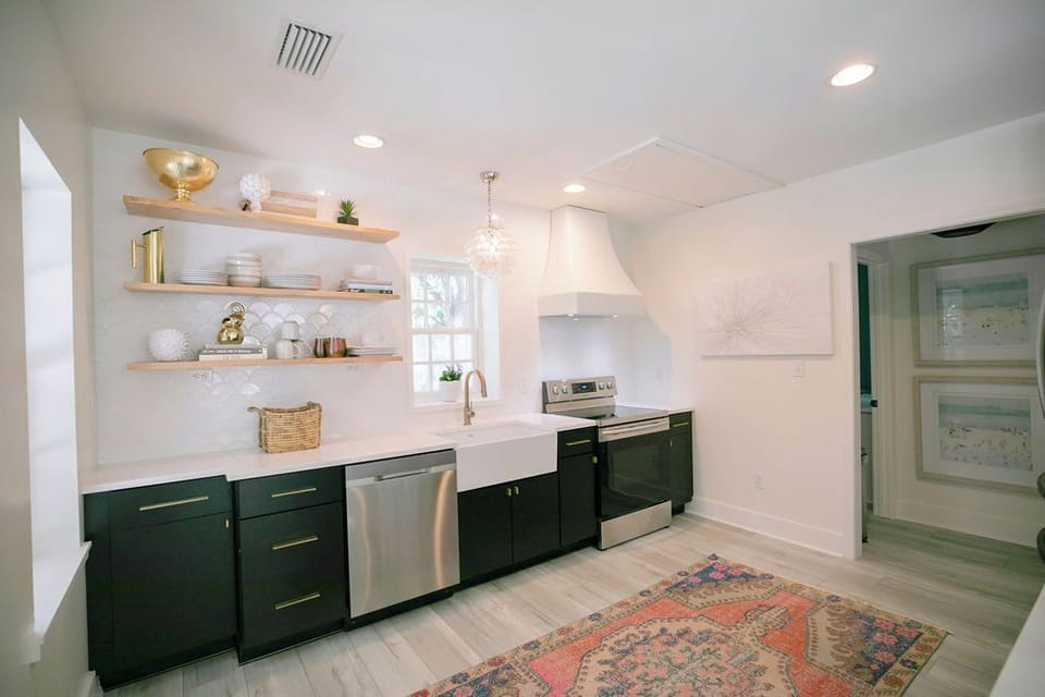 Deluxe House | Private kitchen | Coffee/tea maker