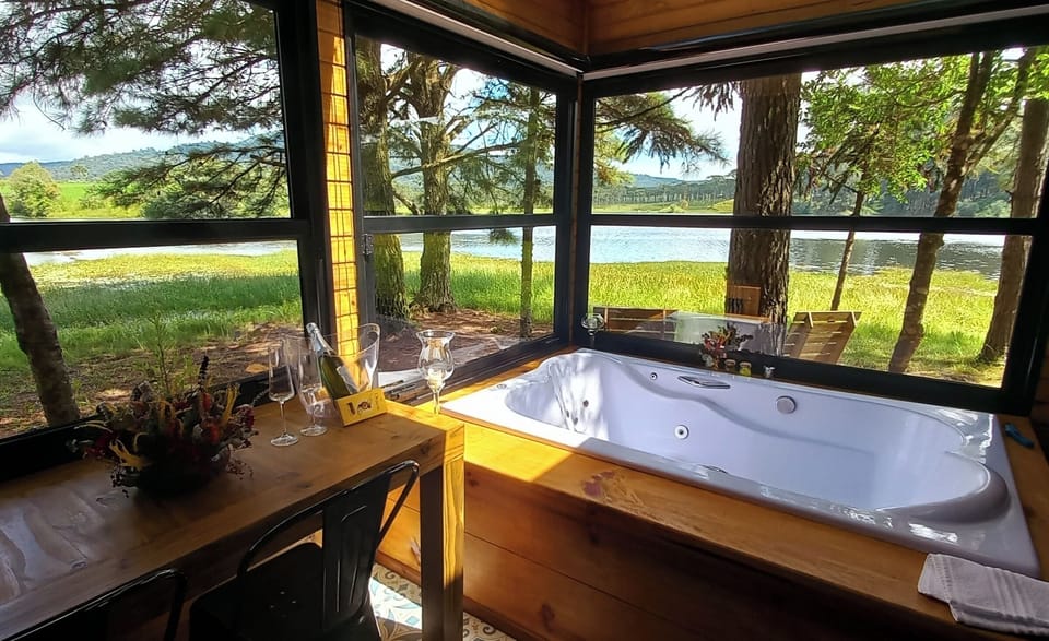 Chalet, Lake View | Living area