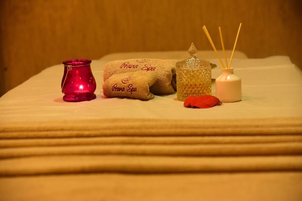 Couples treatment rooms, body treatments, deep-tissue massages