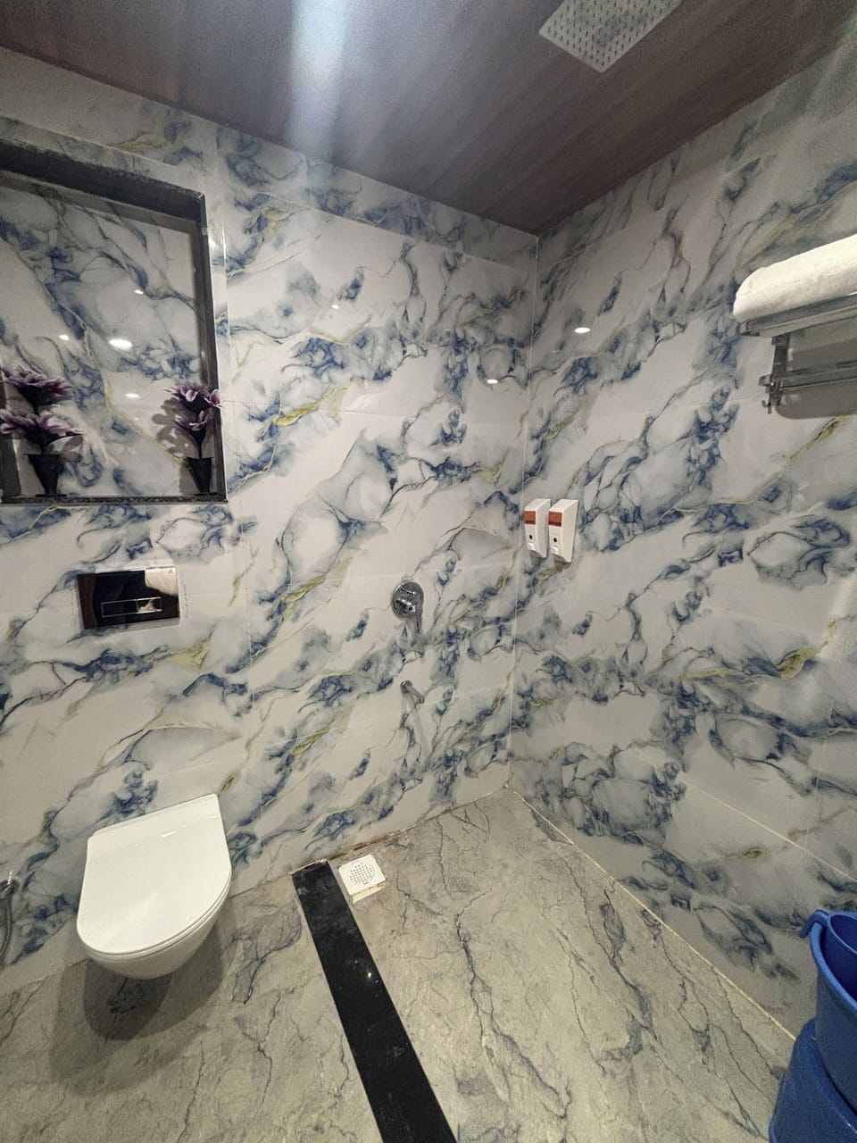 Family Quadruple Room | Bathroom | Shower, towels, soap, shampoo