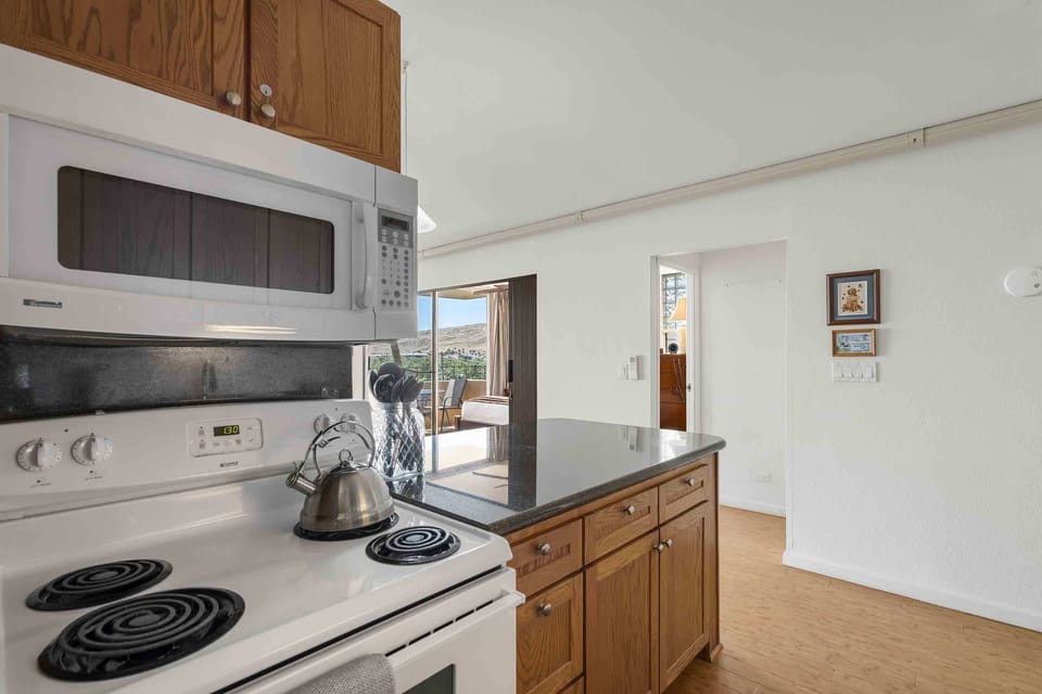 Condo, Multiple Beds, Lanai, Ocean View (Island Sands 500) | Private kitchen | Coffee/tea maker