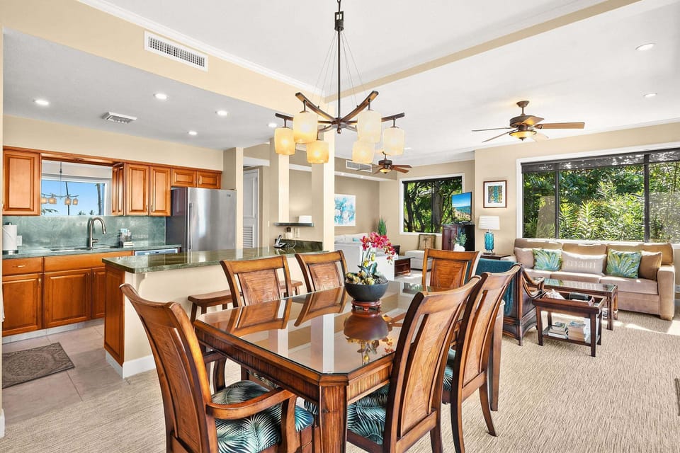 Condo, Multiple Beds, Lanai, Ocean View (Makena Surf G-201) | Interior